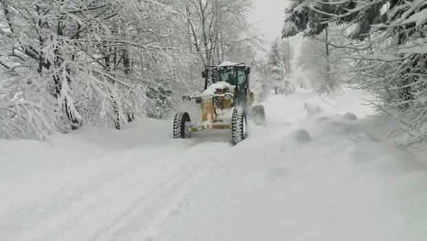 Karadeniz'de 9 ilde 1236 yerleşim yeri yolu, kardan kapalı