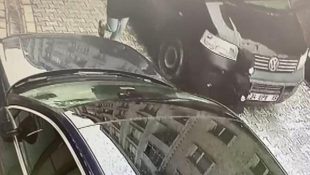 Feci ölüm! 3 yaşındaki Ali, minibüsün altında kaldı