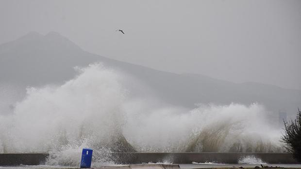 İzmir için kuvvetli rüzgar ve fırtına uyarısı... Dikkat! 2 gün sürecek