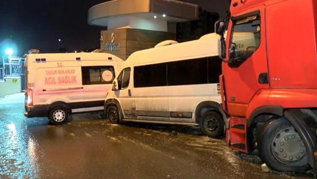 Kartal'da TIR servis aracı ve ambulansa çarptı