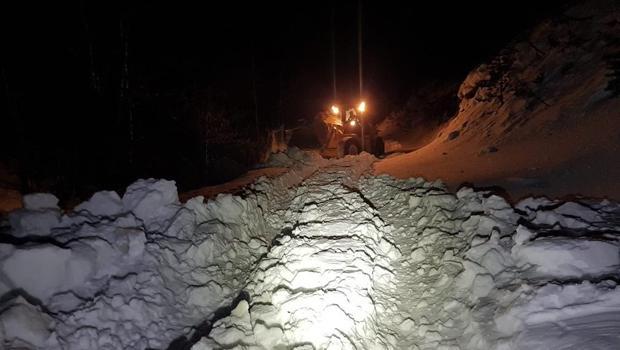 Yaylada mahsur kalan 4 kişilik aile, 9 saat sonra kurtarıldı