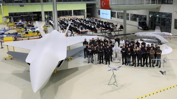 Selçuk Bayraktar'dan heyecanlandıran paylaşım: 'Sülale boyu toplandık' diyerek duyurdu... Kızılelma 'kanat'landı