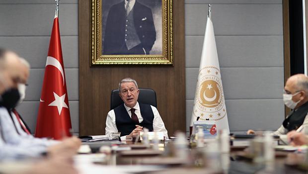 Bakan Akar'dan komutanlarla toplantı