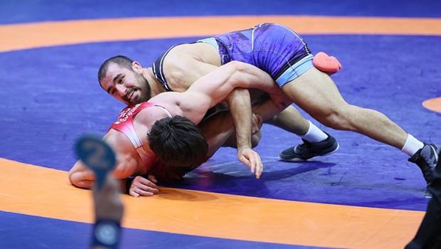 Avrupa Güreş Şampiyonası'nda 3 Türk güreşçi finale yükseldi!