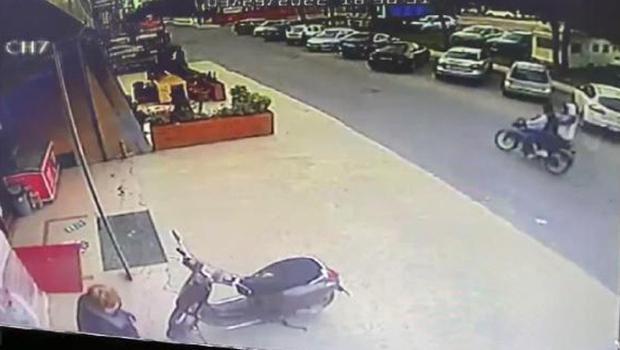 Motosikletle gelip tekel bayisini kurşunladılar