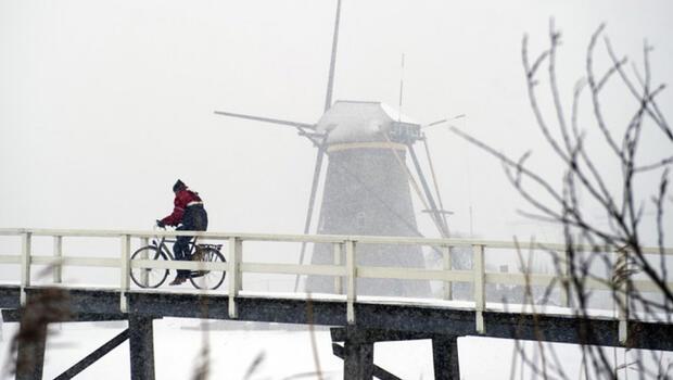 Hollanda’da sarı kodlu kar alarmı