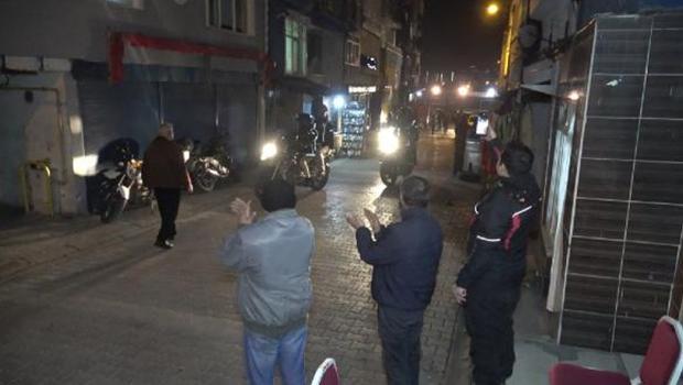 Uyuşturucuyla mücadele projesini tanıtmaya giden polise alkışlı karşılama