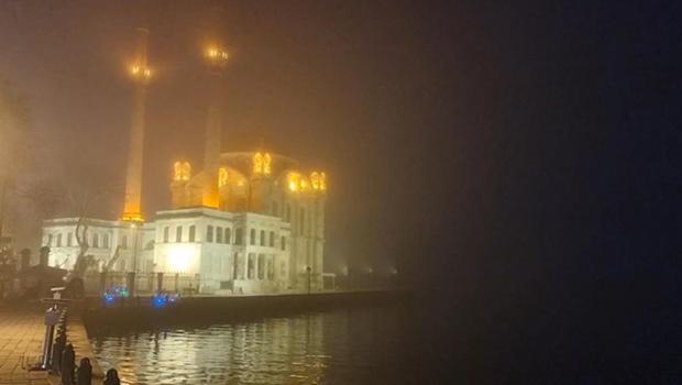 İstanbul'u gece saatlerinde sis bastı