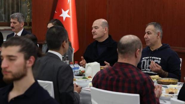 Bakan Soylu, polislerle sahur yaptı
