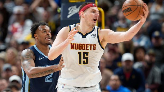 Nikola Jokic NBA tarihine geçti! Normal sezonda ilk kez...
