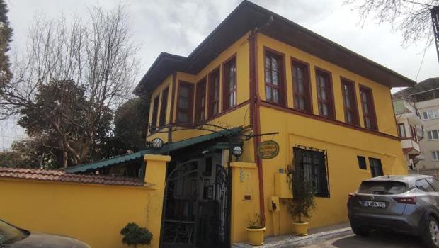 Tezveren Dede türbesini yüzlerce kişi ziyaret ediyor