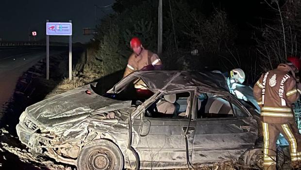 İki otomobil çarpıştı: Yaralılar var... Otomobilini bırakıp kaçmış