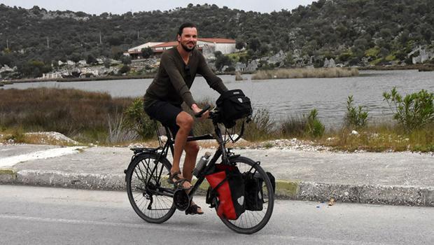 Alman mühendis, bisikletle 11 ülke gezip Türkiye'ye geldi