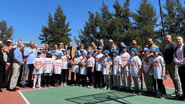 BİDEV, TEGV Çiğli Eğitim Parkı Basketbol Sahası'nı yenileyip açılışını yaptı