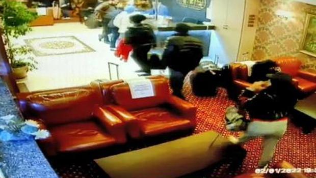 Turistlerin çantalarını böyle çalmışlar! 4 şüpheli yakalandı