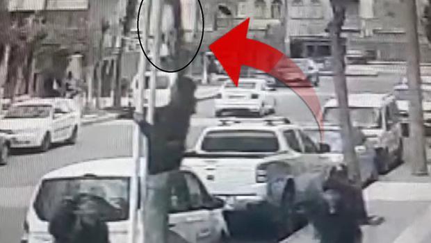 Direkten Türk bayrağını alıp gitmişlerdi! Polis eve gidince gerçek ortaya çıktı