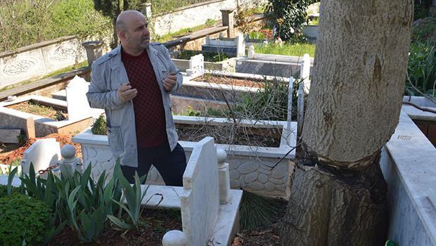 Sakarya'da mezar başında korkuyla dua ediyorlar