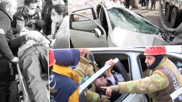 Sultangazi'de feci kaza! Aracın içinde sıkıştı... Kurtarmak için zamanla yarıştılar