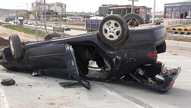 Kaza yapan 4 genç ölümden döndü! Takla atan otomobil 40 metre sürüklendi