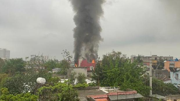 Tarsus'ta 'gizemli ev'in bitişiğindeki ev yandı