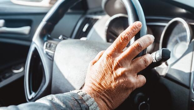 Araç sürmeyi bırakmanın bir yaşı var mı?
