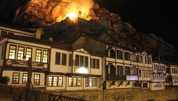Amasya'da tarihi Kızlar Sarayı'nda yangın! İtfaiye seferber oldu