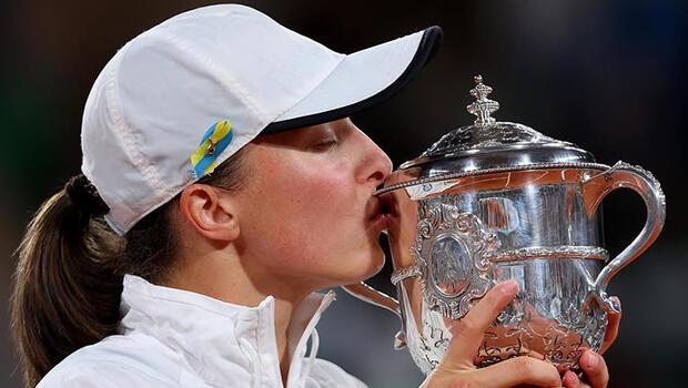 Son Dakika: Roland Garros'da şampiyon Iga Swiatek!