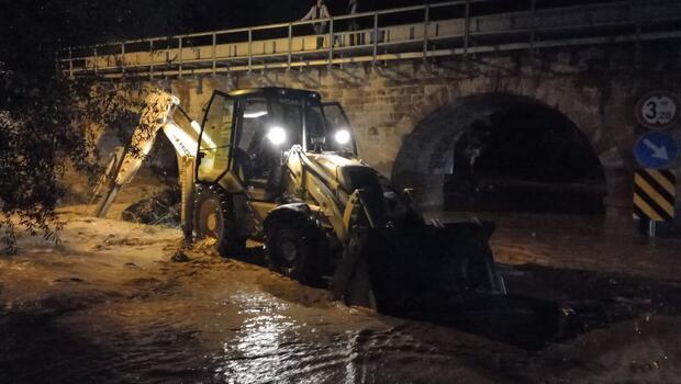 Kayseri'de sağanak yağış hayatı olumsuz etkiledi