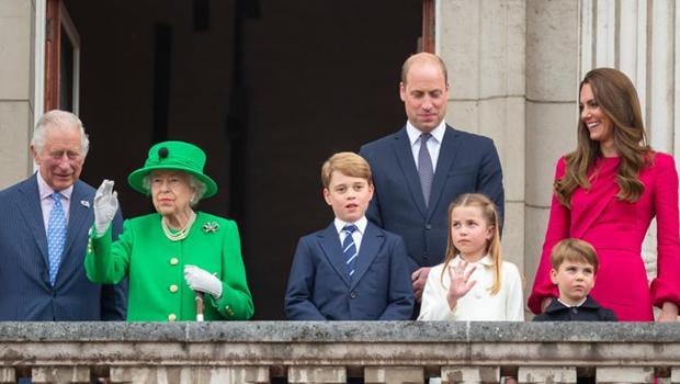 Prens Charles ve Prens William, Kraliçe'yi ikna edip 'ortanca prensi' saf dışı bırakmışlar: Taht oyunları! 