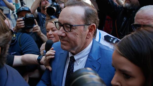 Kevin Spacey, üç erkeği taciz ettiği suçlamasıyla mahkemeye çıktı