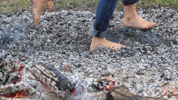 Şirketin 'ateşte yürüme' etkinliği feci sonlandı! 31 kişi yaralandı...