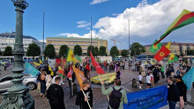NATO müzakereleri devam ederken PKK/YPG yandaşları İsveç’te sokağa indi