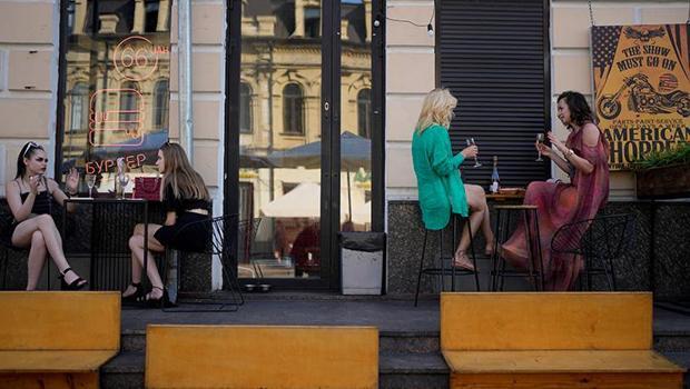 Kiev savaşa inat normale dönüyor: Restoranlar, barlar doluyor, partiler düzenleniyor...