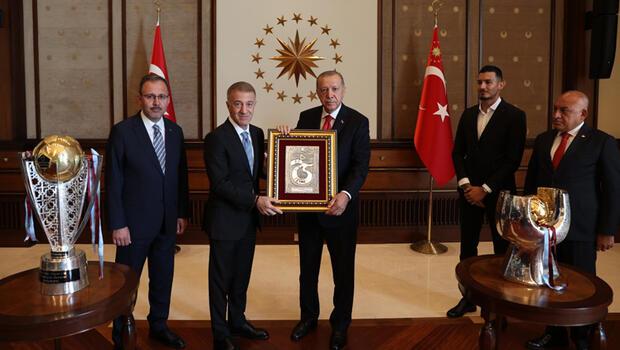 Cumhurbaşkanı Erdoğan, Trabzonspor’u kabul etti