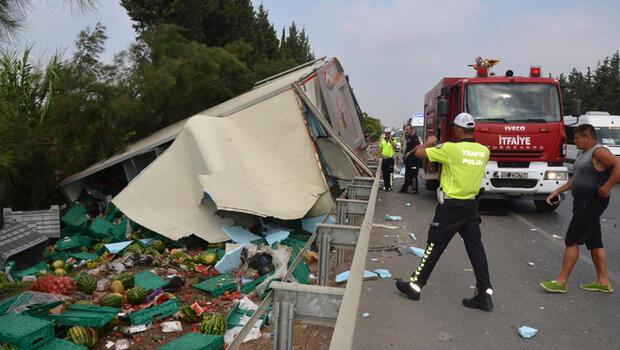 Antalya'da tur otobüsüyle kamyon çarpıştı: 1 ölü, 7 yaralı
