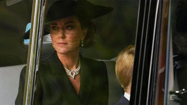 Kate, Kraliçe'nin ardından 'incileriyle ağladı' 