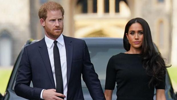 Çocuklarına unvan bekleyen Harry ile Meghan'a şok: 'Rütbeleri' indirildi