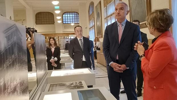 Kültür ve Turizm Bakanı Ersoy, sergileri gezdi