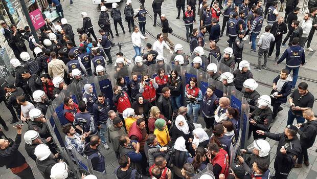  Beyoğlu'nda HDP yürüyüşüne polis müdahalesi: 121 gözaltı