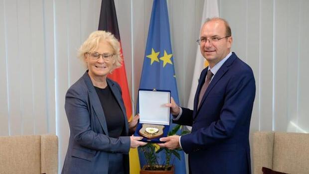 Almanya Savunma Bakanı Lambrecht’ten GKRY'e ziyaret
