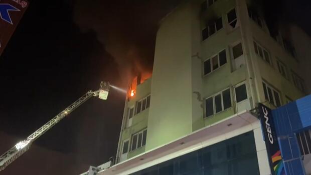 Başakşehir’de 5 katlı fabrikada yangın kontrol altına alındı
