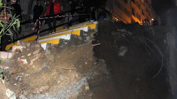 Şişli’de inşaatın istinat duvarı yıkıldı! Sokağın yarısı elektriksiz kaldı