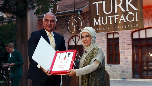 Emine Erdoğan'ın yemek kitabına 2 dalda ödüllere aday gösterildi