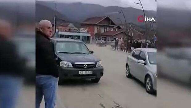 Kosova’nın kuzeyinde patlama ve silah sesleri! Seçim görevlilerine ve polise ses bombalı saldırı