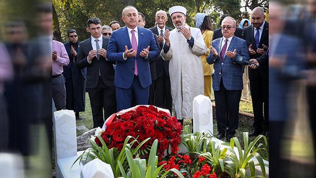 Çavuşoğlu, son Osmanlı Başkonsolosu Mehmet Remzi Bey’in kabrini ziyaret etti
