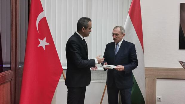 Milli Eğitim Bakanı Özer, Macaristan İçişleri Bakanı Pinter ile görüştü