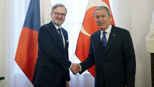 Bakan Akar, Çekya Başbakanı Fiala ile bir araya geldi
