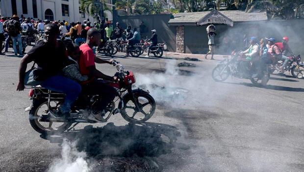 Haiti’de polislerden Başbakan Henry'nin özel konutuna saldırı