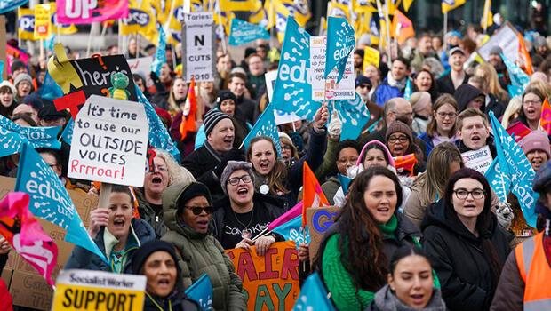 İngiltere'de dev grev: Yaklaşık 500 bin kişi iş bıraktı