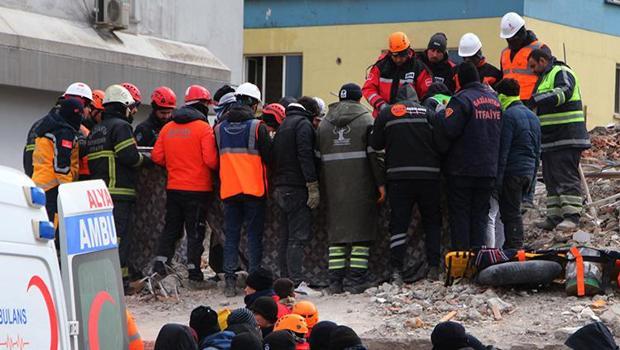 'Kendi yardımını taşımak faydadan çok zararlı olabilir...' Deprem bölgelerine nasıl yardım edilmeli? Nelere dikkat etmeli?